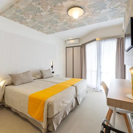 Hotel Oasis Plaza 3*