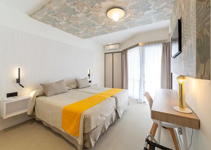 Hotel Oasis Plaza 3*