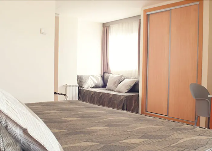 Oasis Plaza 3*