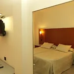 Oasis Plaza 3*