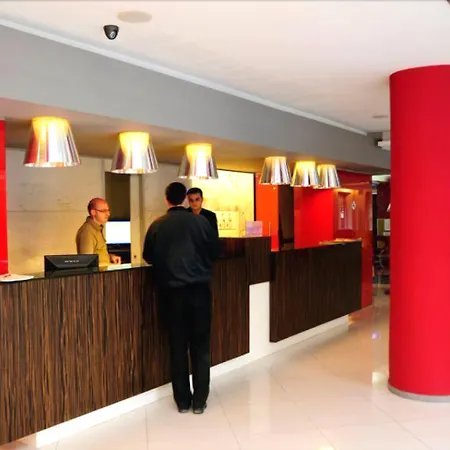 Oasis Plaza فندق 3*