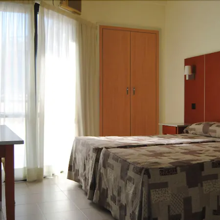 فندق Oasis Plaza 3*