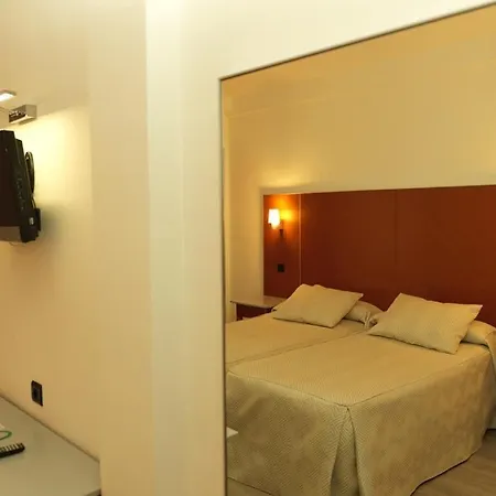 Oasis Plaza 3*