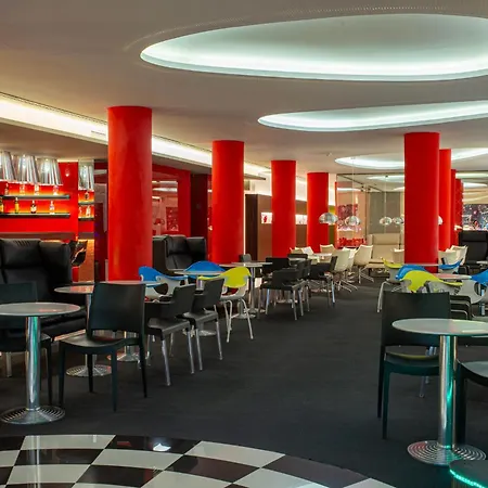 Oasis Plaza بينايدورم