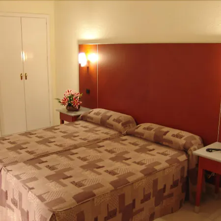 Oasis Plaza فندق بينايدورم