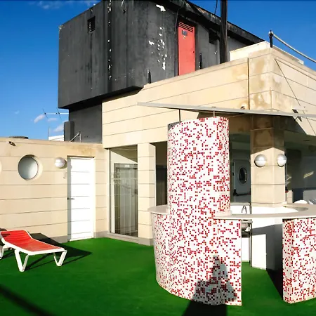 Oasis Plaza بينايدورم