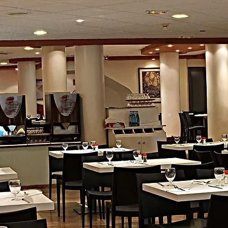 绿洲广场酒店 3*